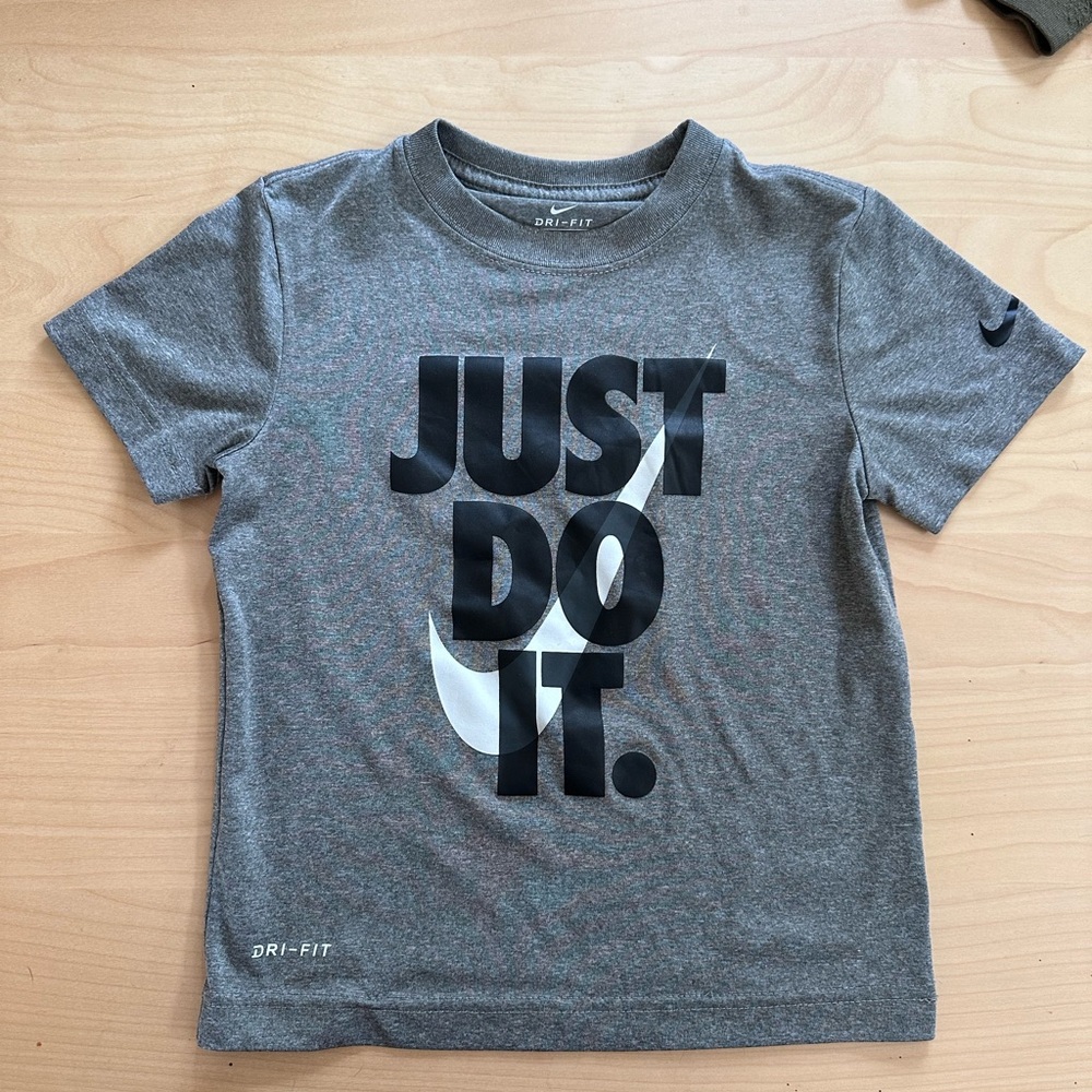 Nike Kids Gray Dri-FIT T-Shirt size 5